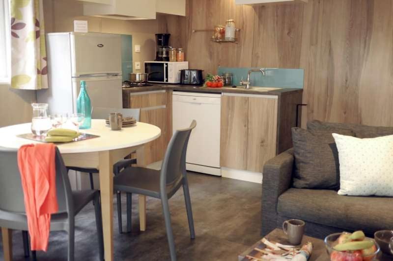 Camping Le Suroit Le Bois-Plage-en-Re Exterior photo