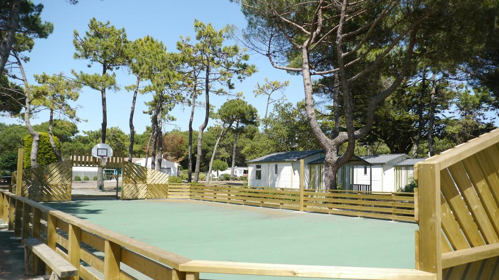 Camping Le Suroit Le Bois-Plage-en-Re Exterior photo