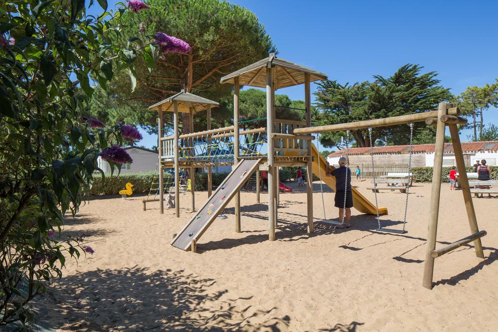 Camping Le Suroit Le Bois-Plage-en-Re Exterior photo